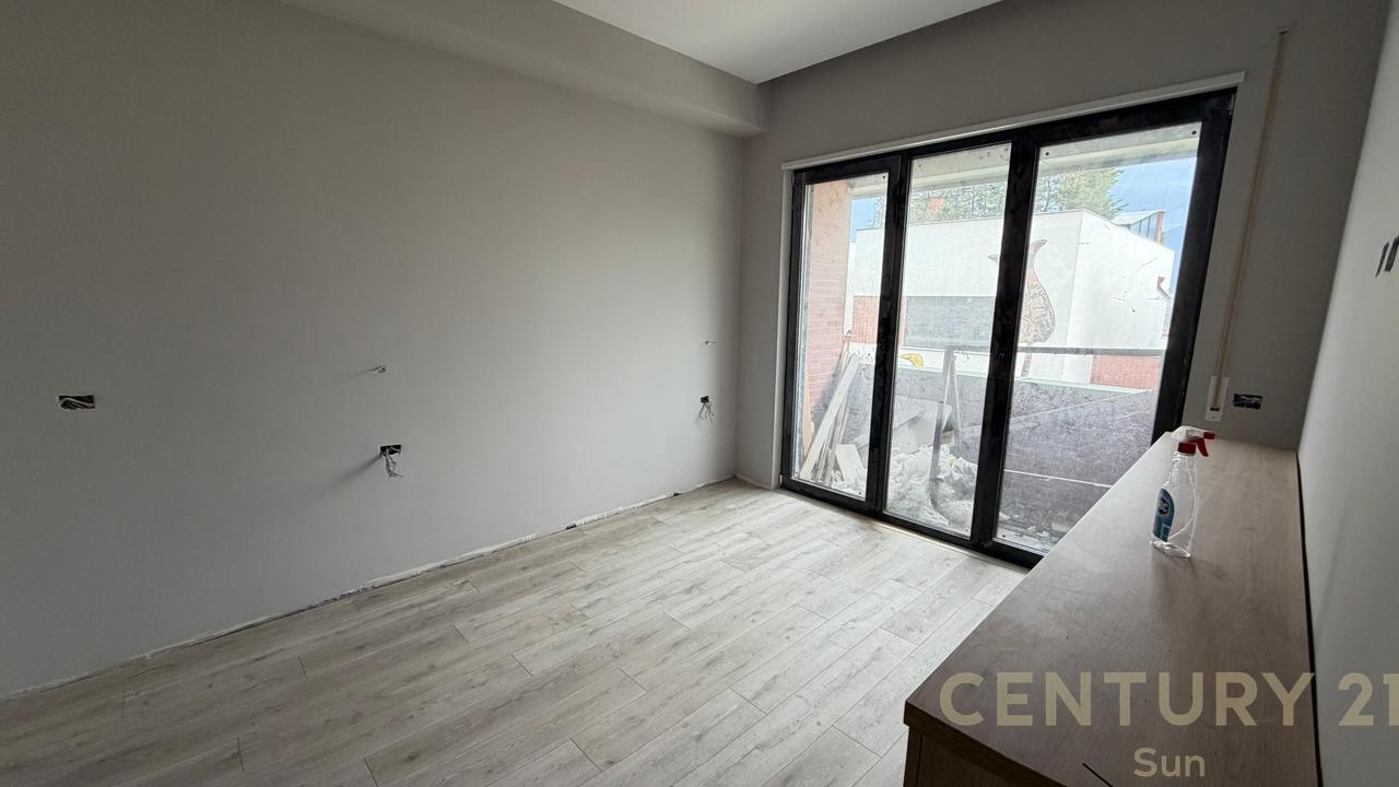 SHESIM DUPLEX 3+1+2+VERANDE TEK REZIDENCA KODRA E DIELLIT 1 !