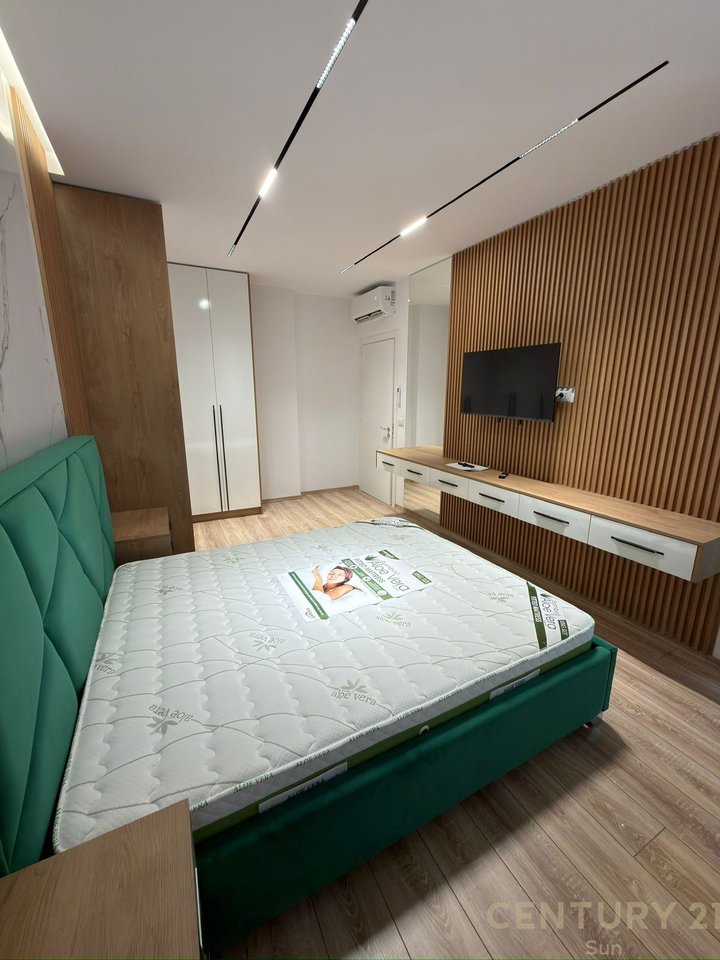 Apartament 2+1 Me Qira në Komunën e Parisit, Tiranë