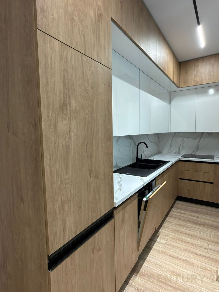 Apartament 2+1 Me Qira në Komunën e Parisit, Tiranë