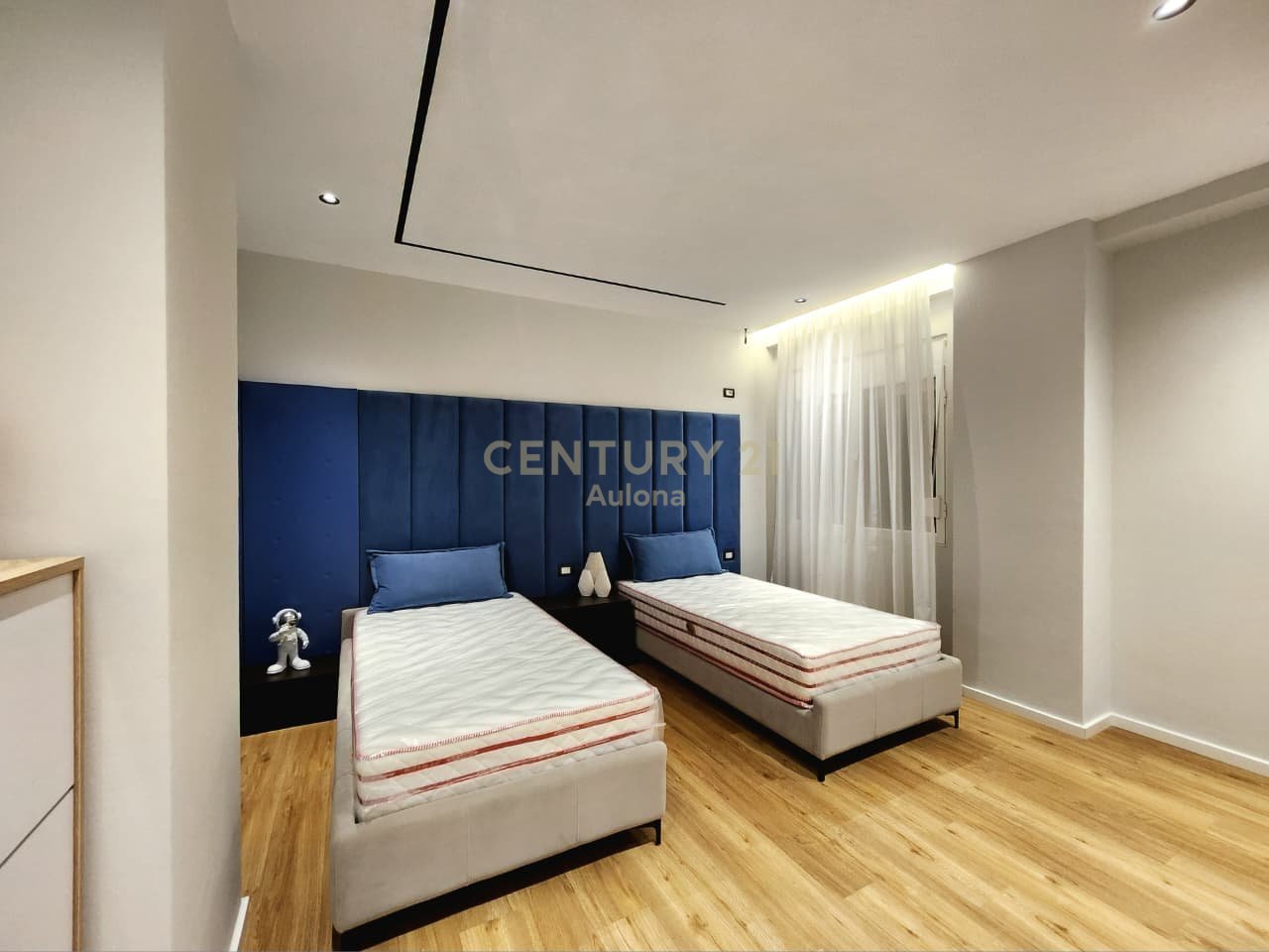 APARTAMENT MODERN 2+1 ME QERA PRANE LUNGOMARE 1