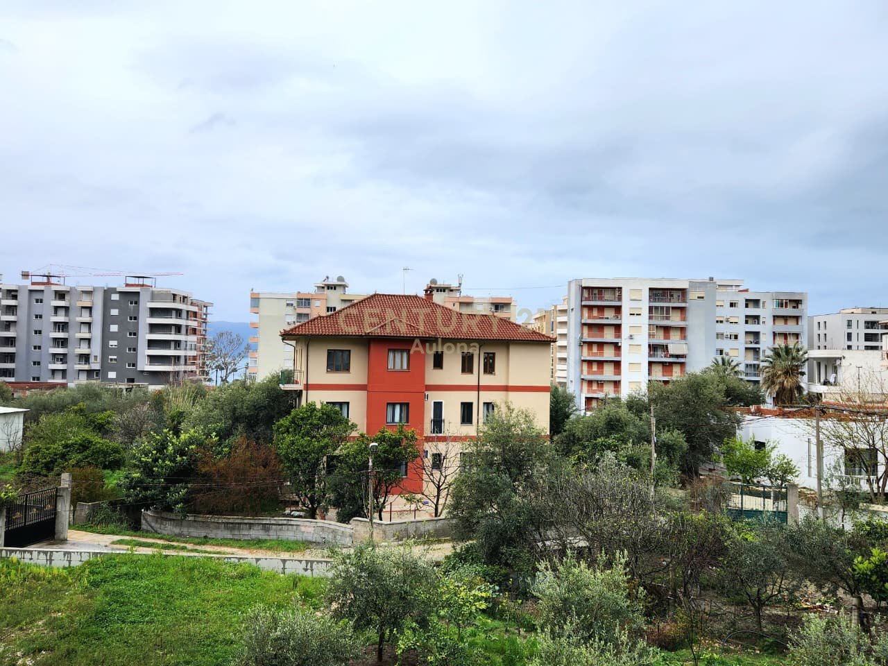 APARTAMENT MODERN 2+1 ME QERA PRANE LUNGOMARE 1
