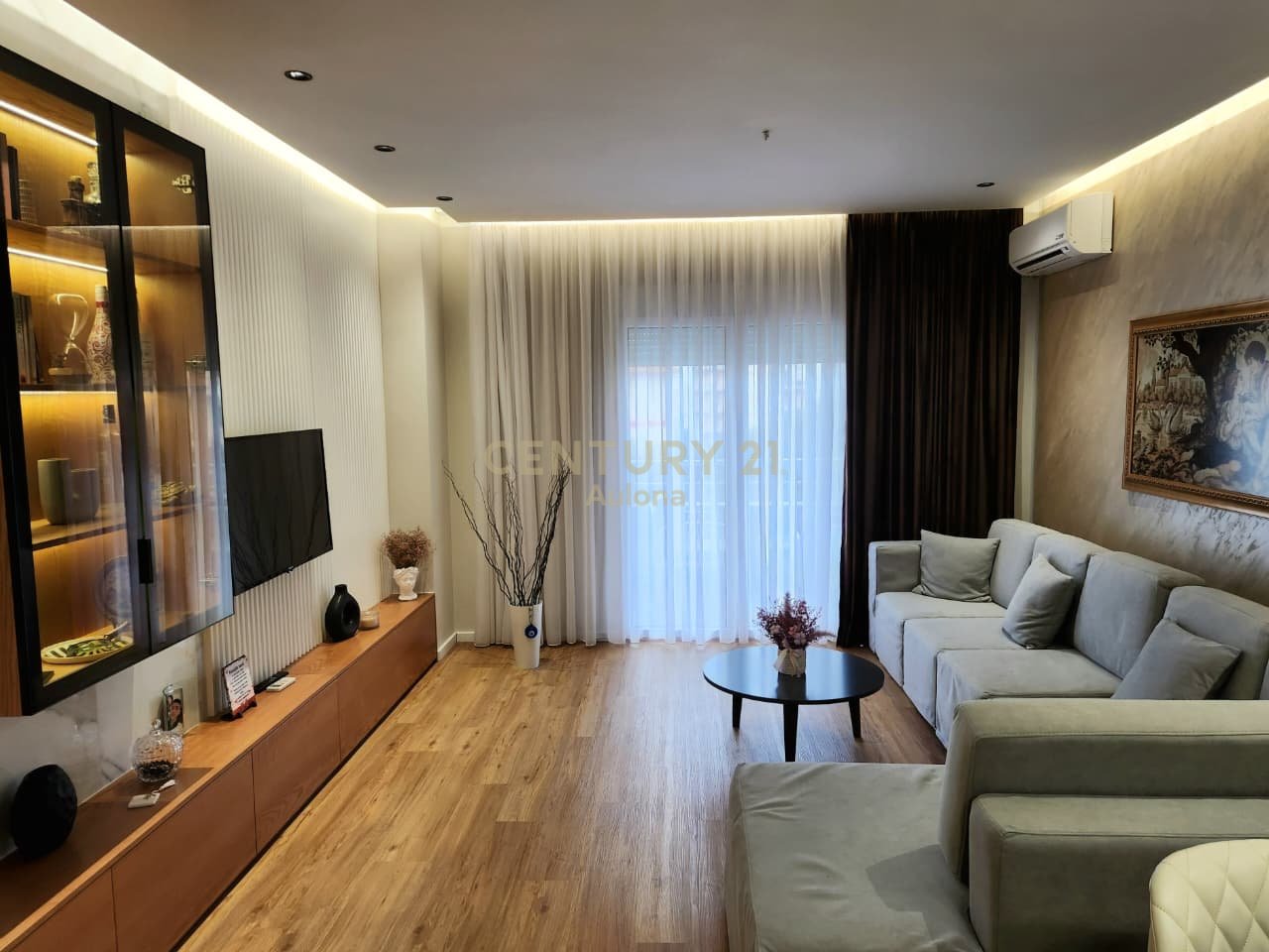 APARTAMENT MODERN 2+1 ME QERA PRANE LUNGOMARE 1