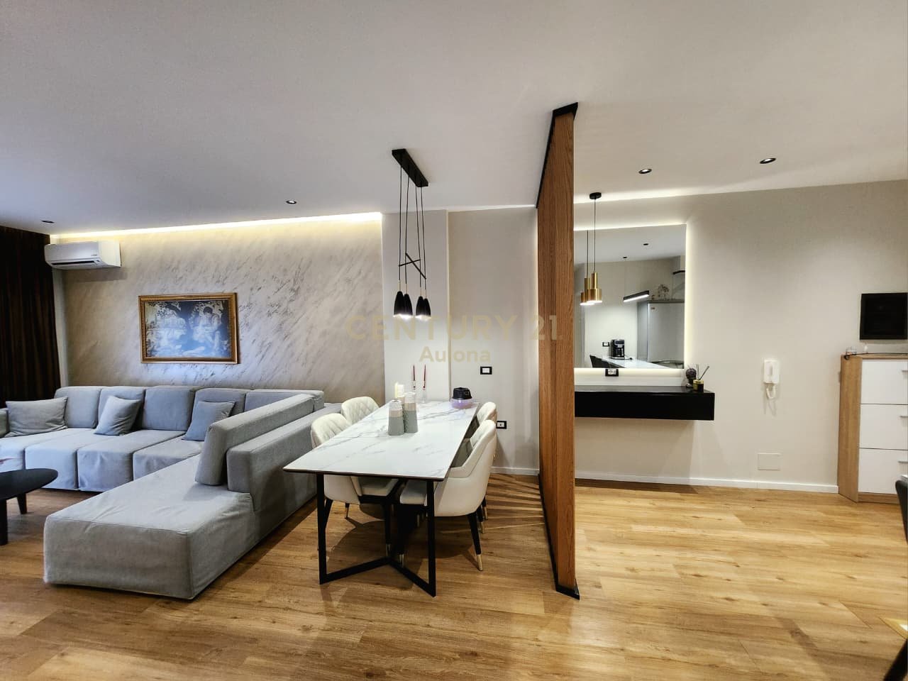 APARTAMENT MODERN 2+1 ME QERA PRANE LUNGOMARE 1