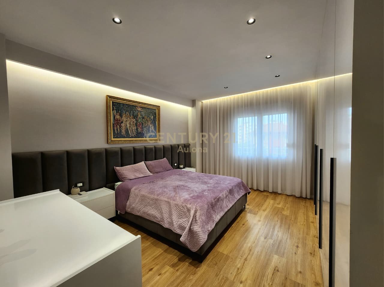 APARTAMENT MODERN 2+1 ME QERA PRANE LUNGOMARE 1