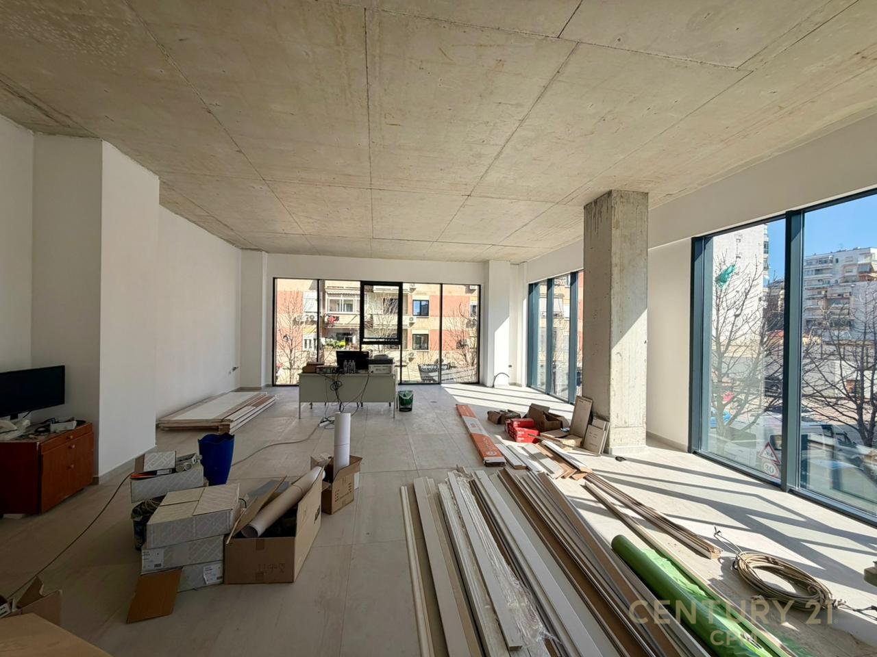 AMBIENT 110 METRA OPEN SPACE BUZE RRUGES BARRIKADAVE PER QIRA!