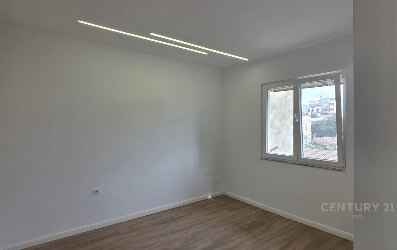 Shitet Apartament 2+1 tek Rruga Bardhyl