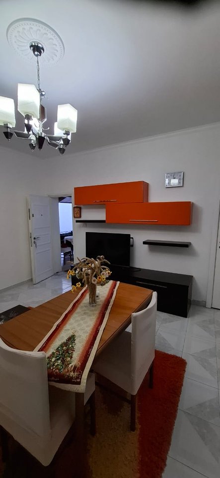 JEPET PER QIRA KATI I 2-TE I NJE BANESE 2-KATESHE,PRANE SPITALIT,VLORE!