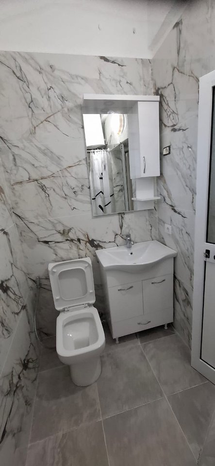 JEPET PER QIRA KATI I 2-TE I NJE BANESE 2-KATESHE,PRANE SPITALIT,VLORE!