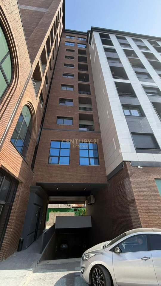 Rruga e Kavajes - Shitet 1+1 prane fabrikes se birres Tirana