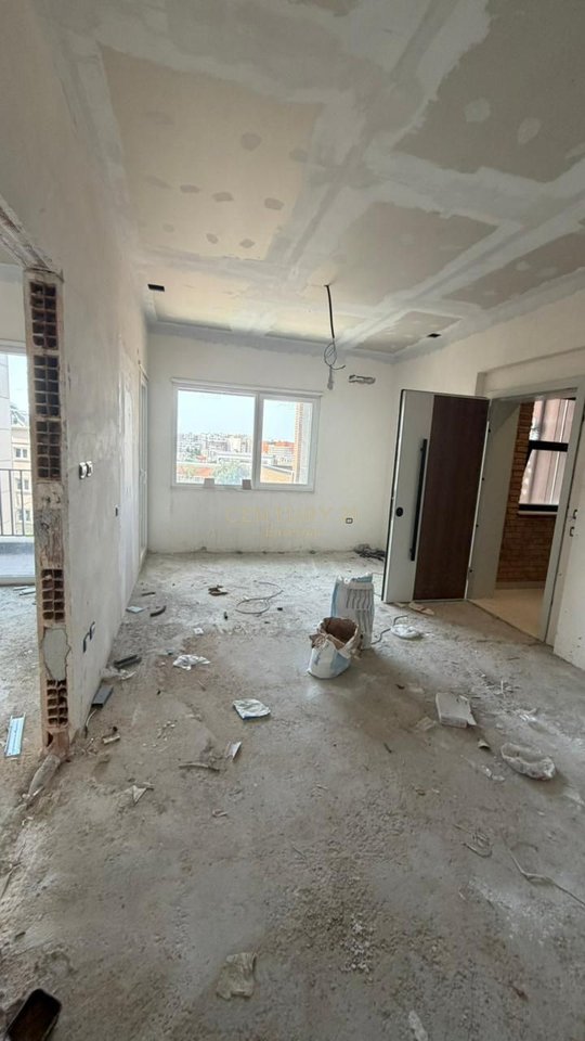 Rruga e Kavajes - Shitet 1+1 prane fabrikes se birres Tirana