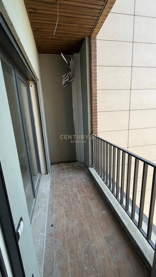 Rruga e Kavajes - Shitet 1+1 prane fabrikes se birres Tirana