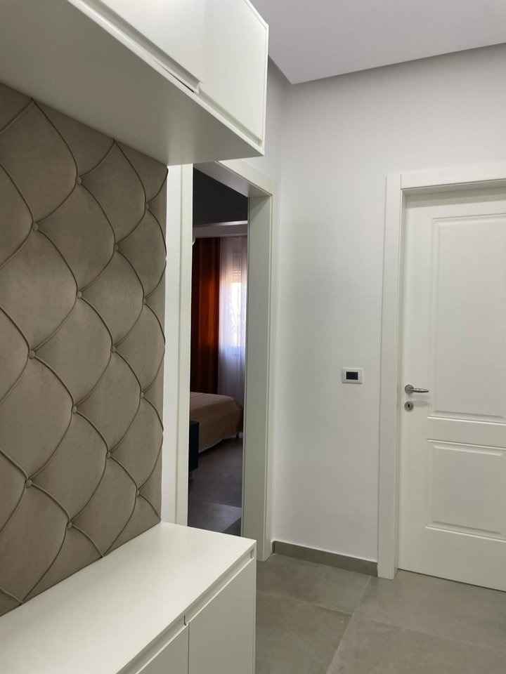 APARTAMENT 2+1+2 PER QIRA,NE BULEVARDIN VLORE-SKELE(E disponueshme nga 1 Qershori 2026)