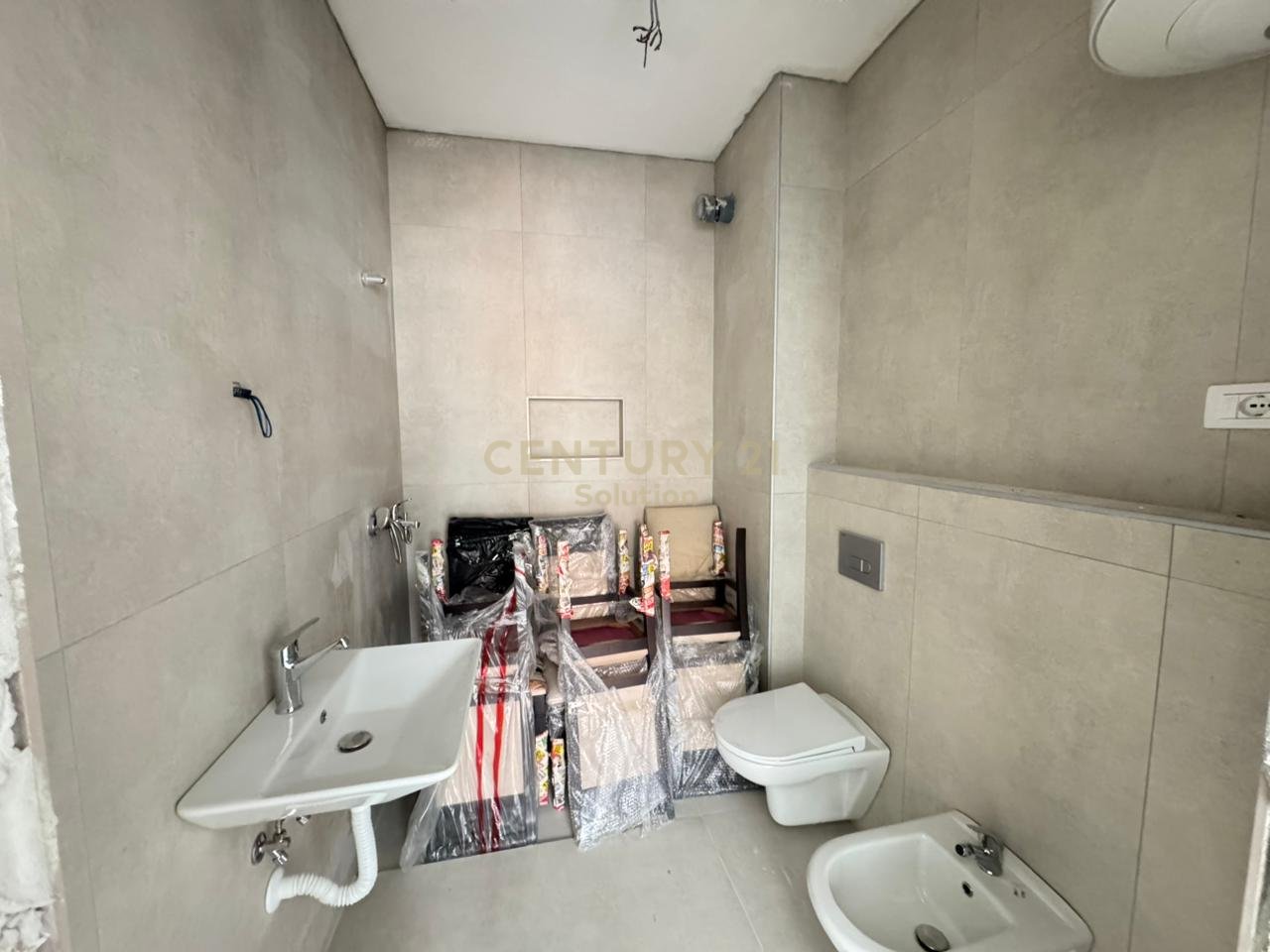 APARTMENT 2+1+2 BATHROOM FOR SALE NEAR THE FRATARI COMPLEX!