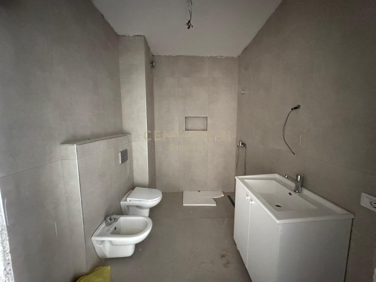 APARTMENT 2+1+2 BATHROOM FOR SALE NEAR THE FRATARI COMPLEX!