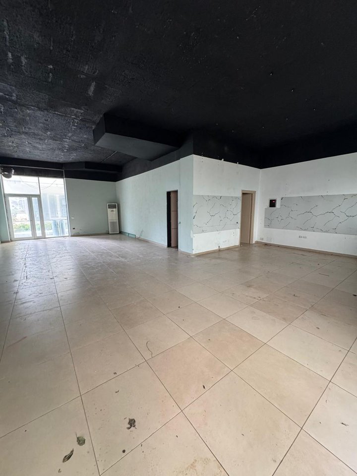 LOCALE COMMERCIALE IN AFFITTO SUL LUNGOMARE!