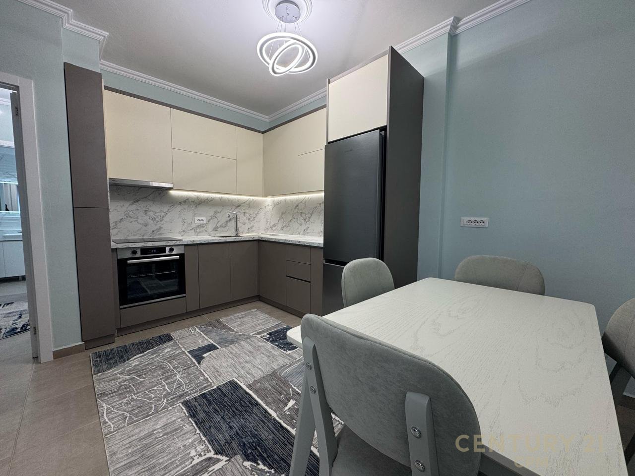 Super Appartamento 2+1+2, vicino alla Stazione Ferroviaria, all'inizio del Nuovo Viale!