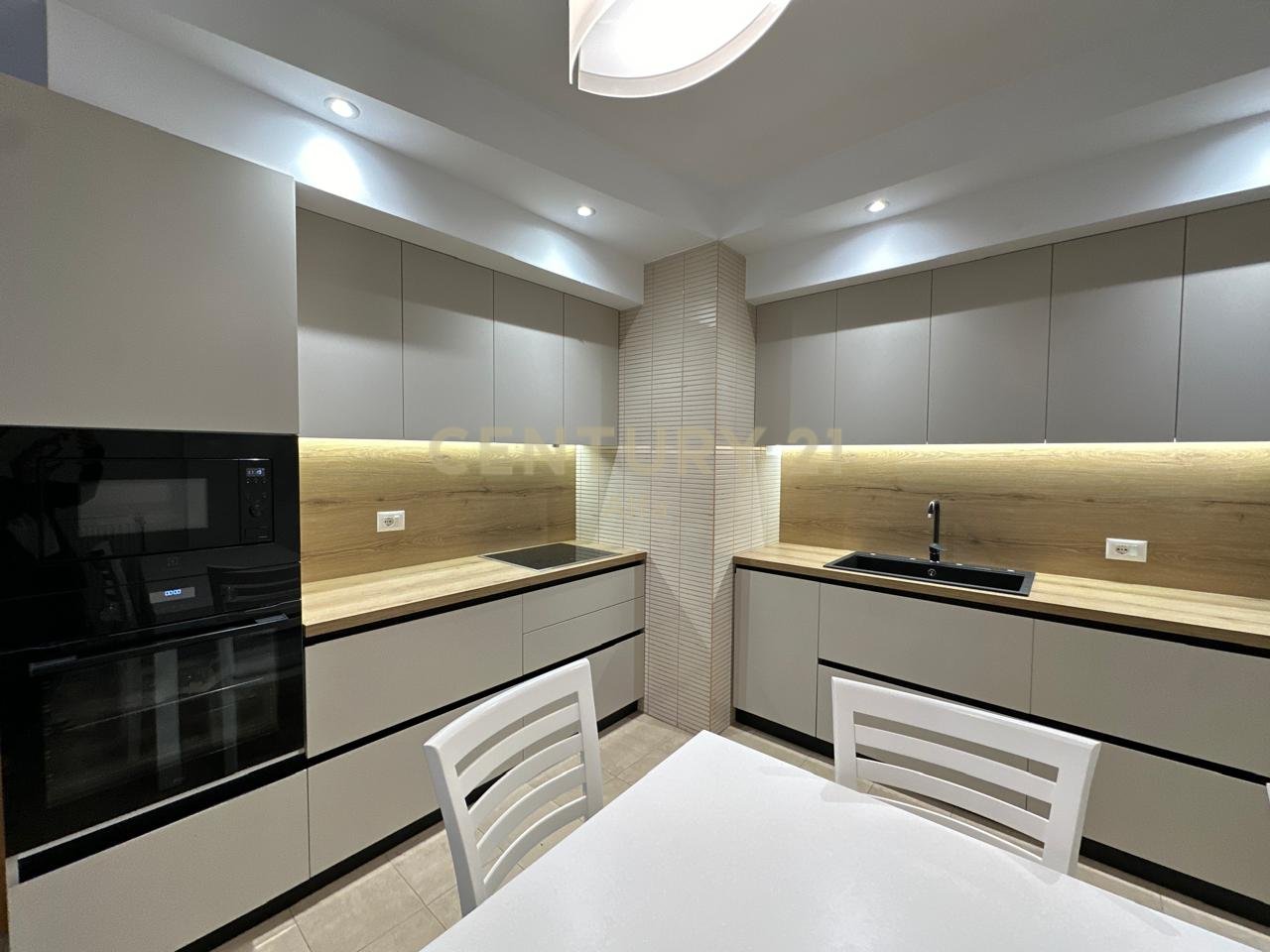 Appartamento 2+1 in affitto vicino alla Comune di Parigi!