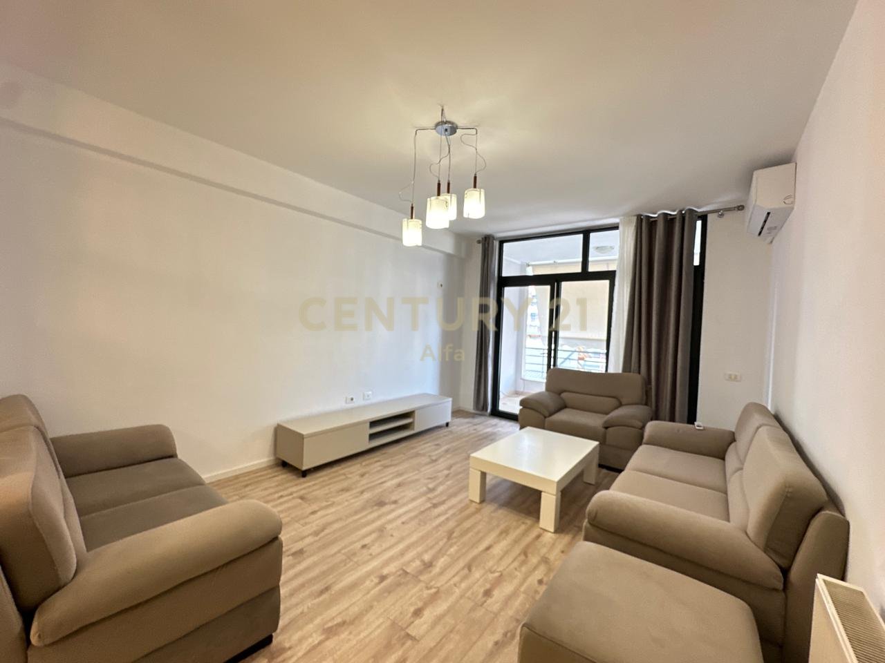 Appartamento 2+1 in affitto vicino alla Comune di Parigi!