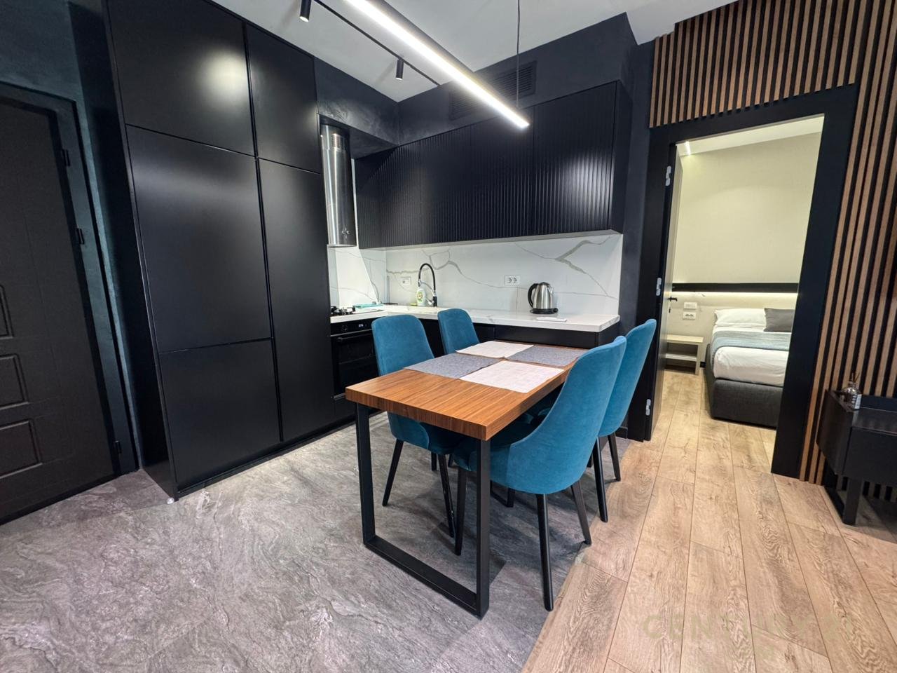 Apartament 2+1+post parkimi prane qendres, Rr. Barrikadave!