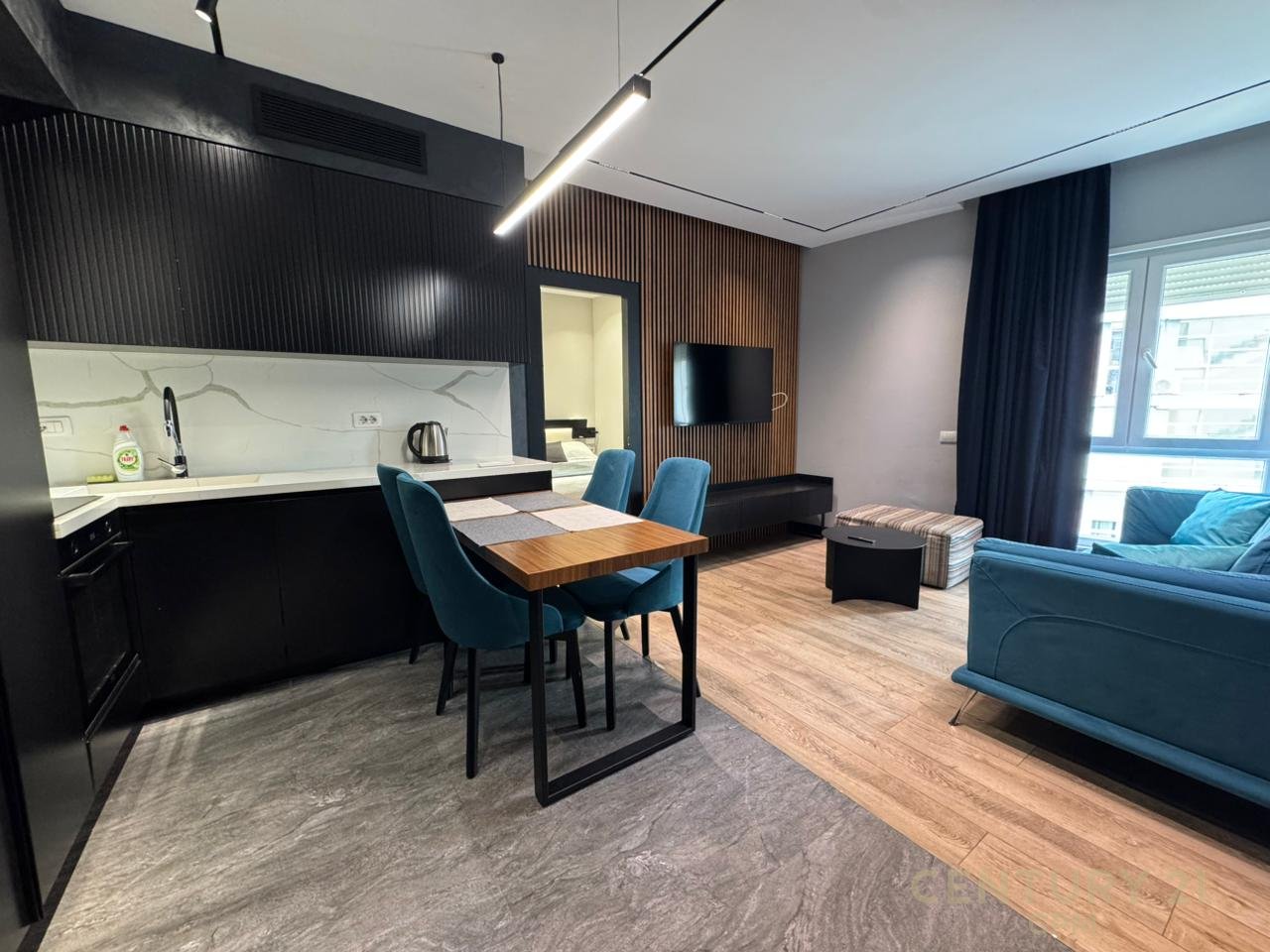 Apartament 2+1+post parkimi prane qendres, Rr. Barrikadave!