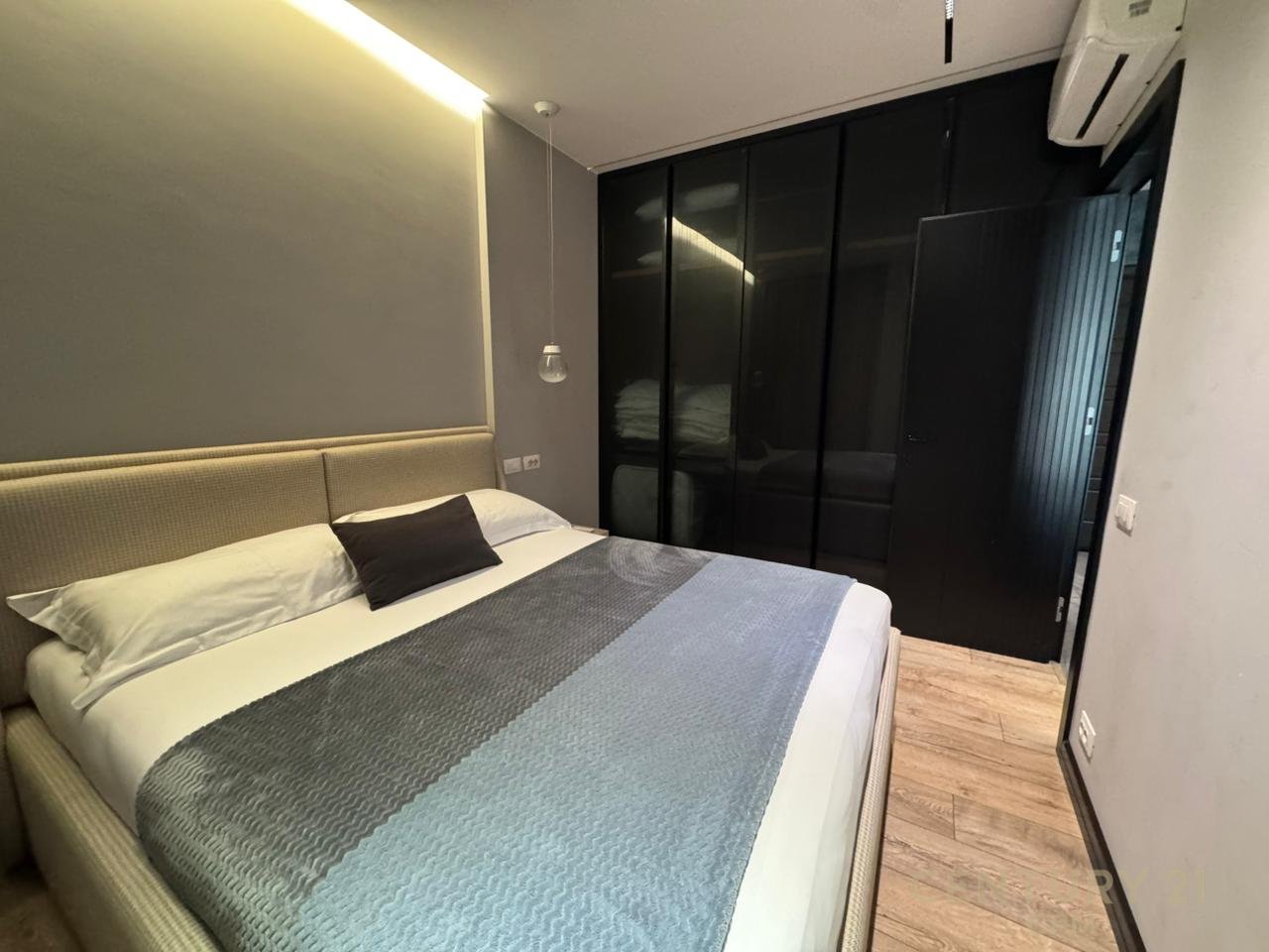 Apartament 2+1+post parkimi prane qendres, Rr. Barrikadave!