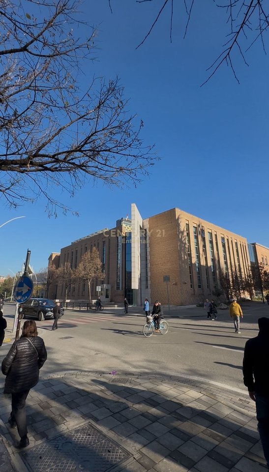 Tregu Cam - Shitet njesi kati 0 buze rruge me qera aktive prane Bankes se Shqiperise