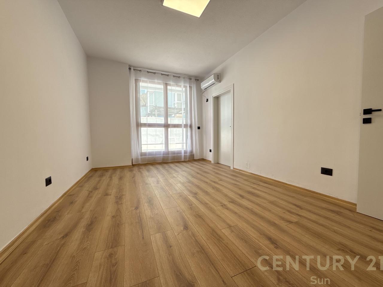 Apartament 1+1 dhe verande me Qira te Ish Ekspozita, Tiranë