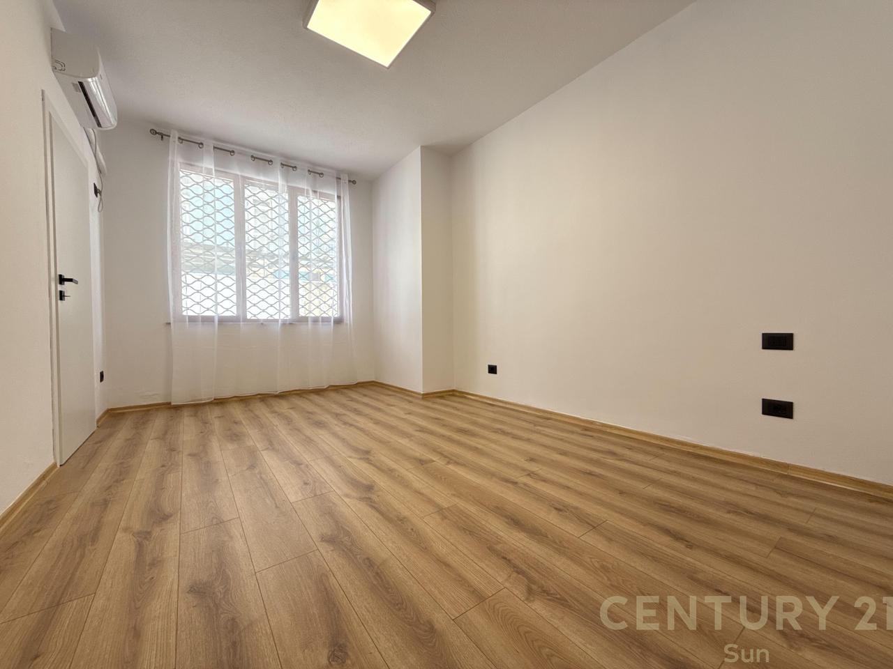 Apartament 1+1 dhe verande me Qira te Ish Ekspozita, Tiranë