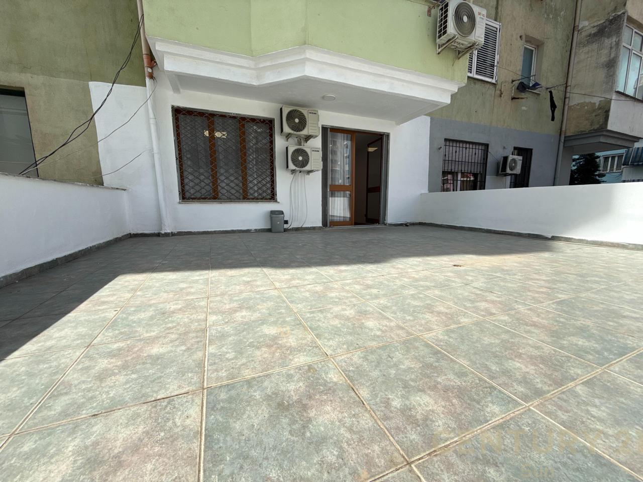 Apartament 1+1 dhe verande me Qira te Ish Ekspozita, Tiranë