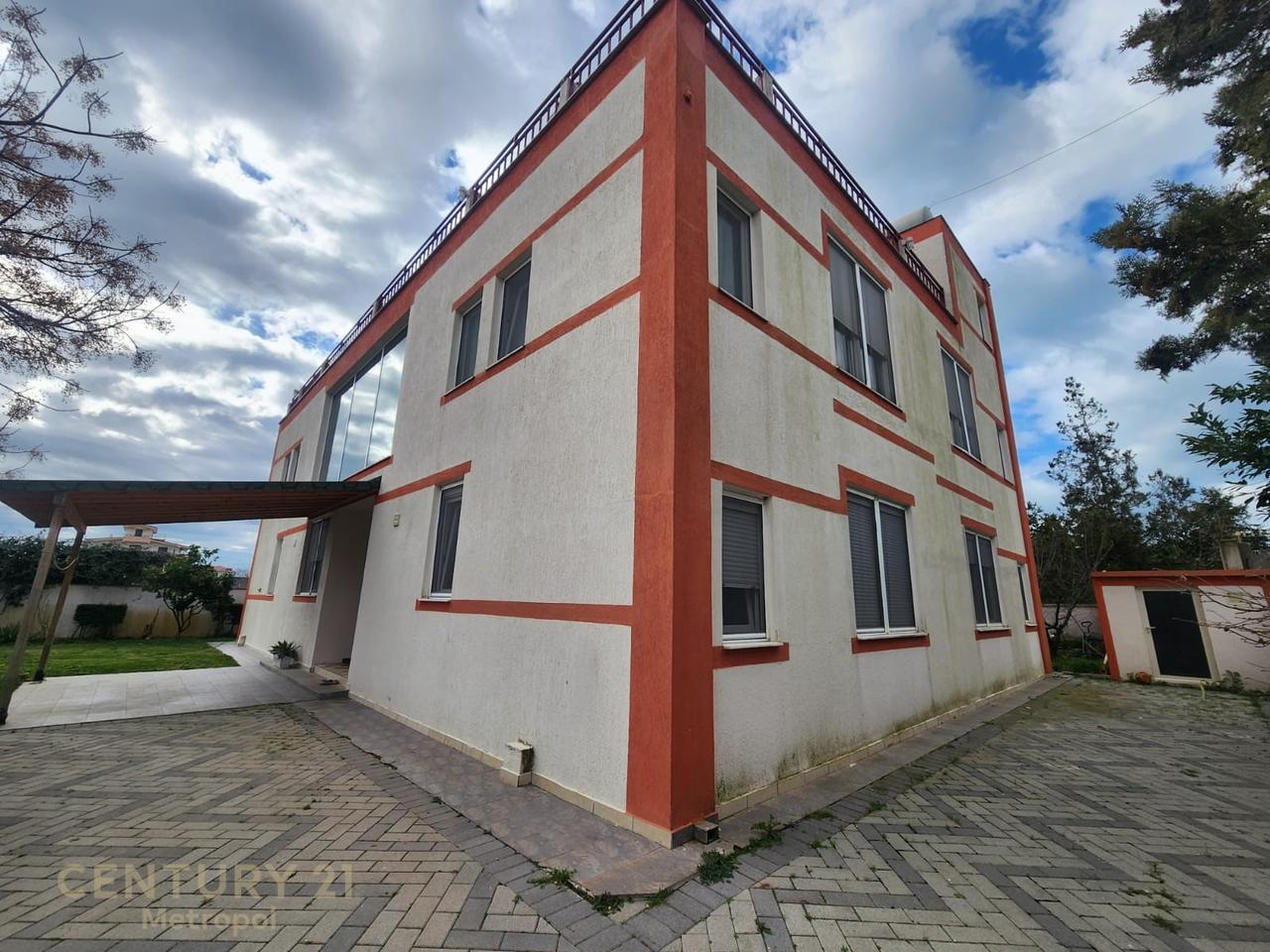 Vilë 6+5 Në Shitje në Periferia Durrës, Durrës - 840000€ | 600 m²