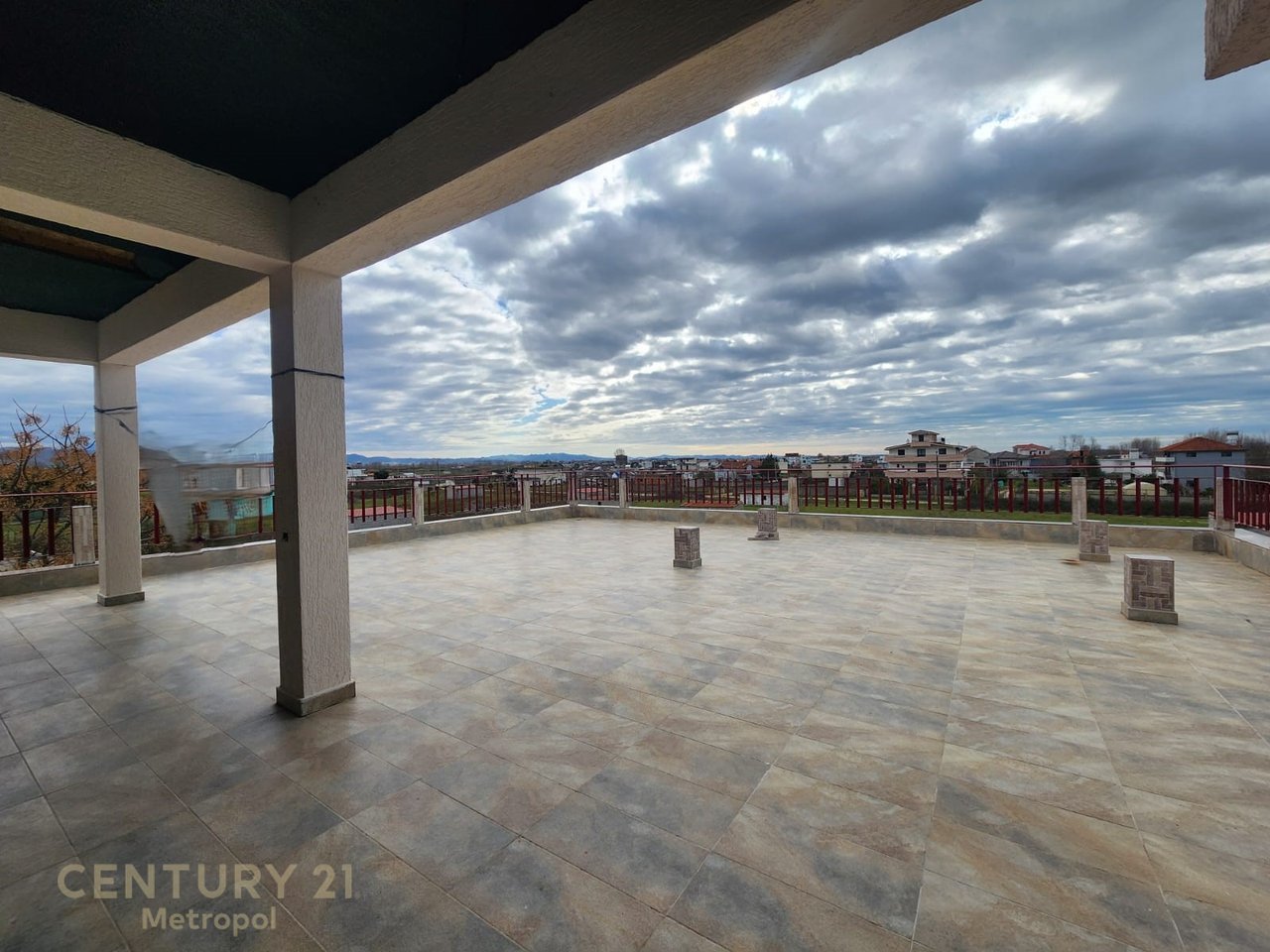 Vilë 6+5 Në Shitje në Periferia Durrës, Durrës - 840000€ | 600 m²