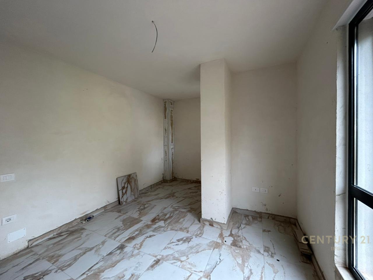 APARTAMENT BOSH PËR ZYRA ME QERA.