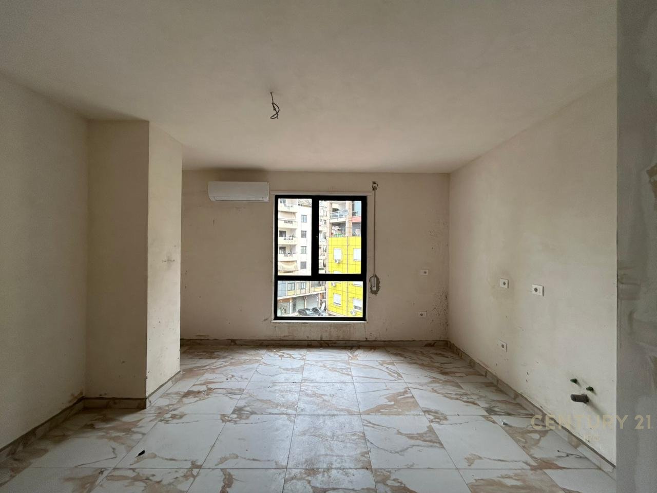 APARTAMENT BOSH PËR ZYRA ME QERA.