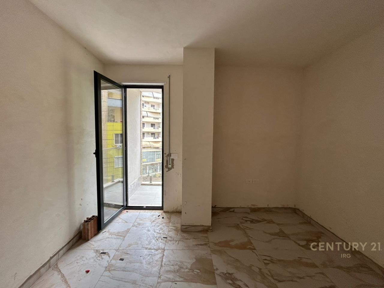 APARTAMENT BOSH PËR ZYRA ME QERA.