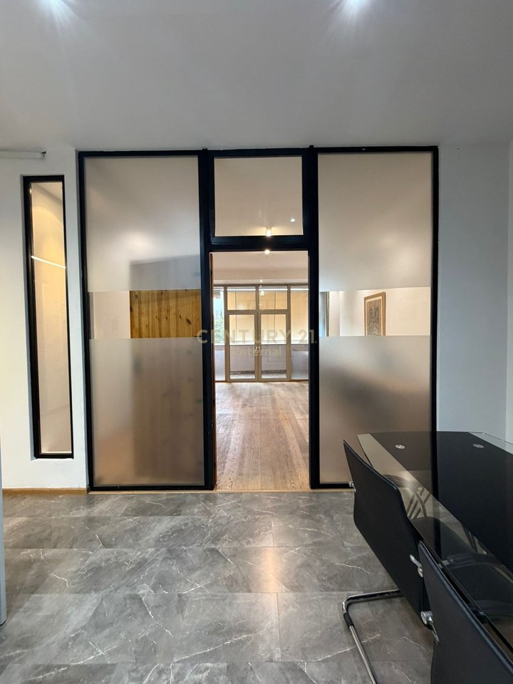 Locale ambientale/ufficio in affitto a Garda