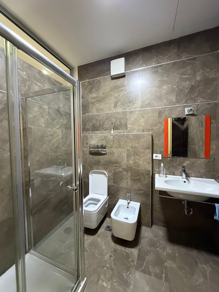 Locale ambientale/ufficio in affitto a Garda