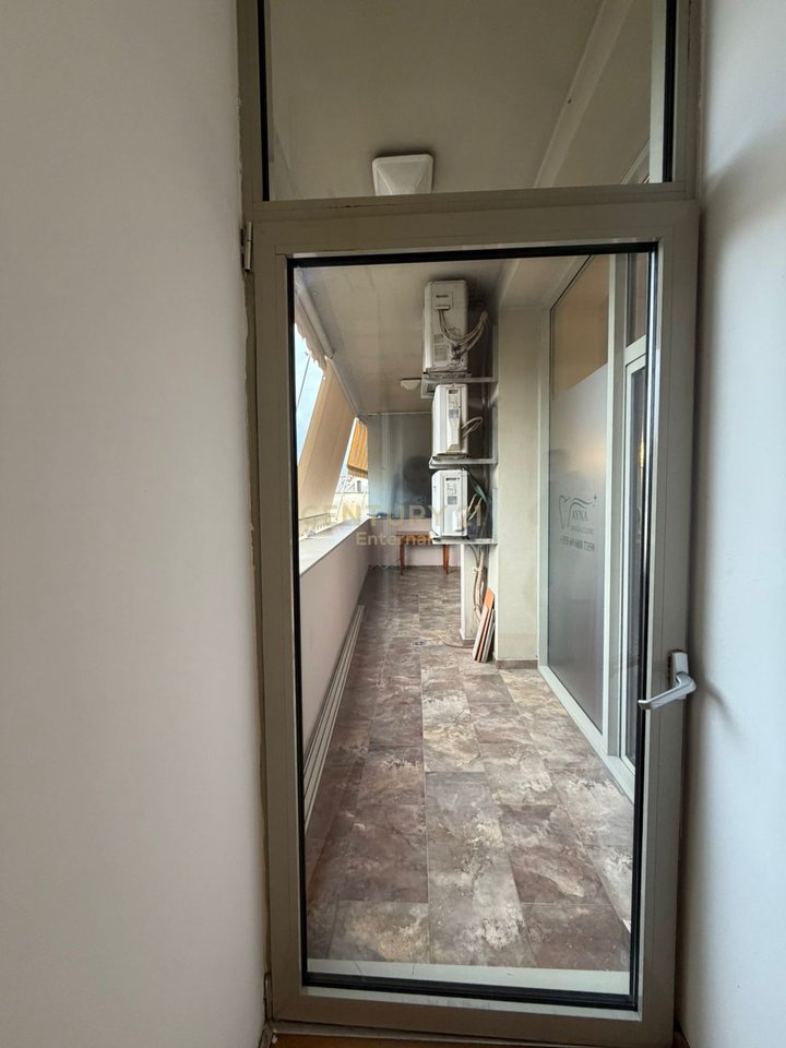 Locale ambientale/ufficio in affitto a Garda