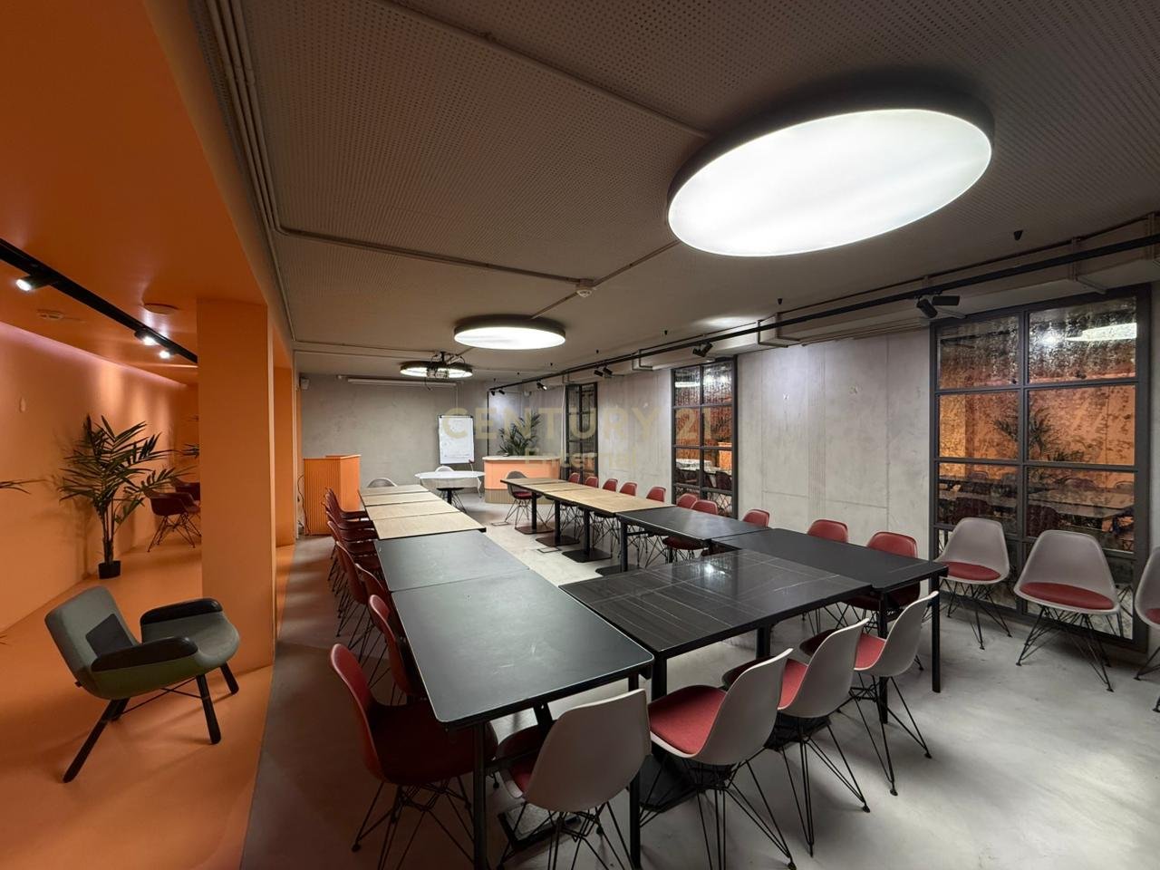 Ambjente per zyra me qira tek Rruga e Elbasanit