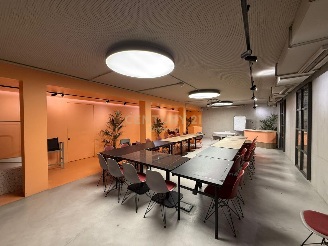 Ambjente per zyra me qira tek Rruga e Elbasanit