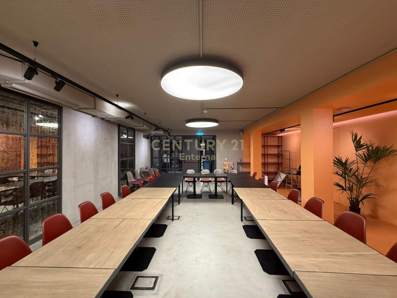 Ambjente per zyra me qira tek Rruga e Elbasanit