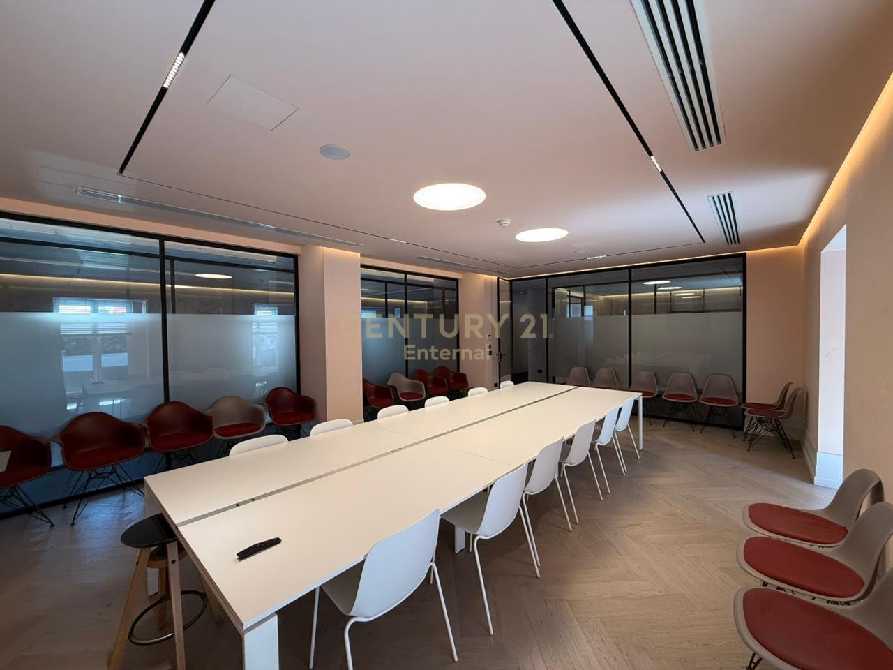 Ambjente per zyra me qira tek Rruga e Elbasanit