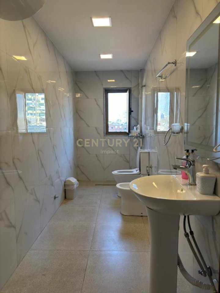 Hotel në Shitje në Myslym Shyri, Tiranë - 527.5m nga SHESHI SKENDERBEJ !