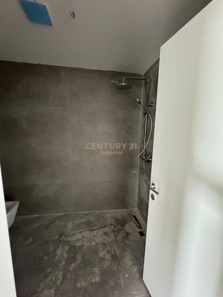 Apartament 2+1+2+Post Parkimi në shitje Akses Tirana