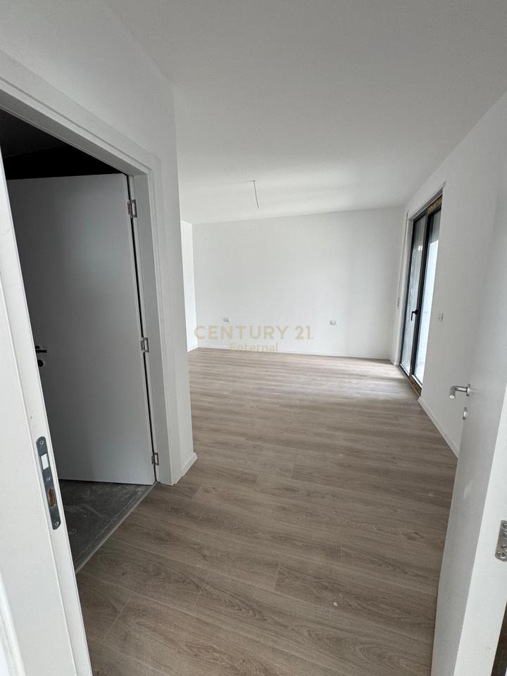 Apartament 2+1+2+Post Parkimi në shitje Akses Tirana