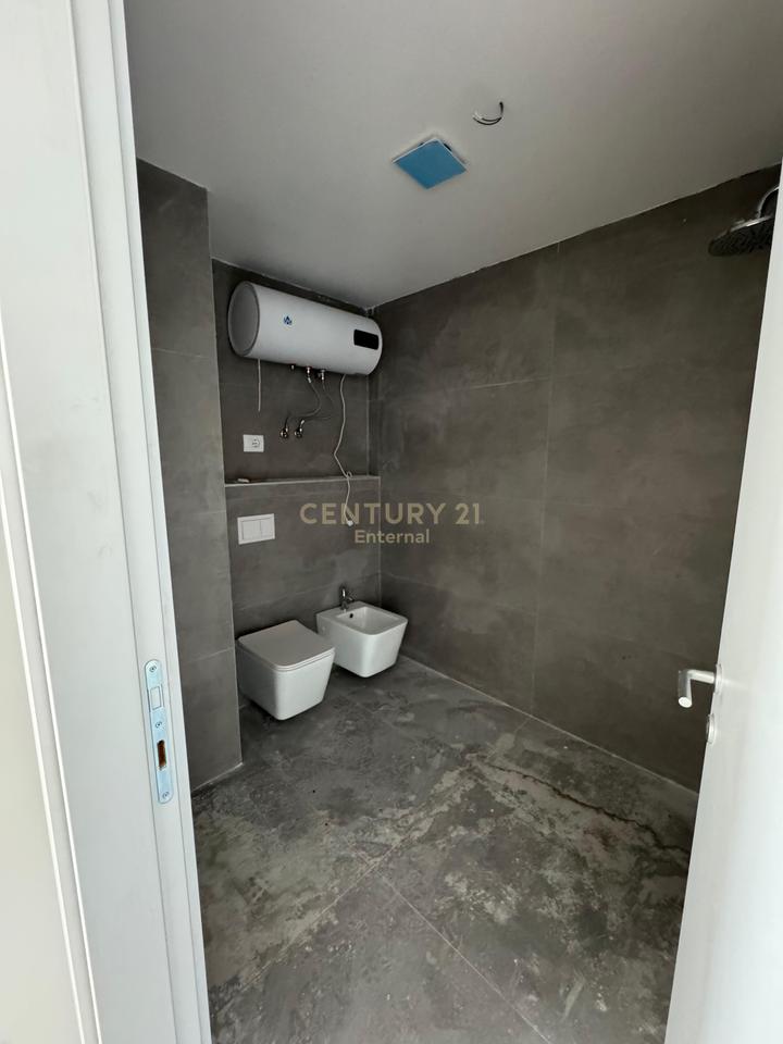 Apartament 2+1+2+Post Parkimi në shitje Akses Tirana