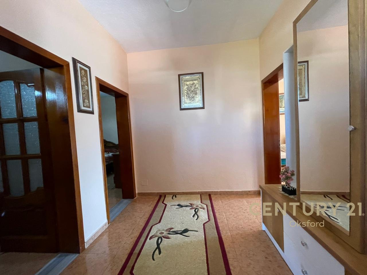 CASA IN AFFITTO (Appartamento 2+1 con Veranda in Affitto – Shkozë)