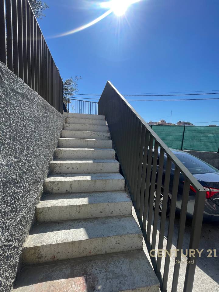 CASA IN AFFITTO (Appartamento 2+1 con Veranda in Affitto – Shkozë)