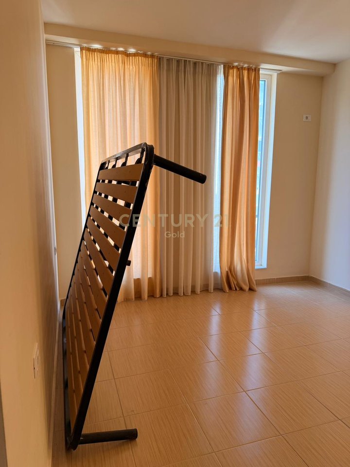 Appartamento 2+1+2 + balcone in affitto al New Boulevard, Tirana - 50.000 Leke | 120 m²