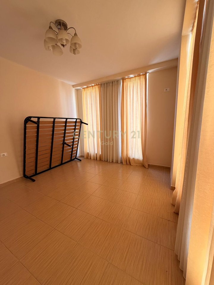 Appartamento 2+1+2 + balcone in affitto al New Boulevard, Tirana - 50.000 Leke | 120 m²