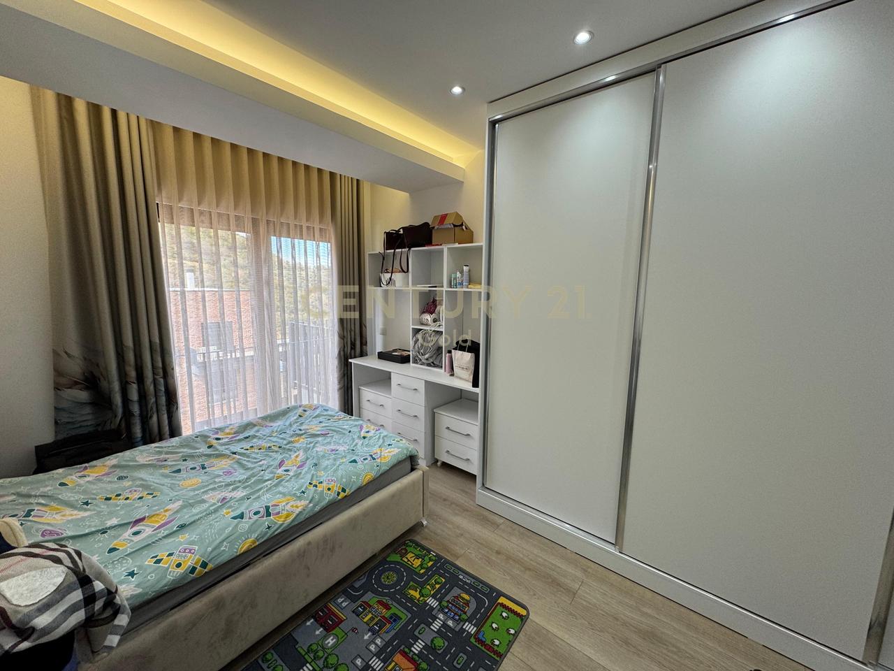 Jepet me qira Super Apartament 2+1+2 me post parkimi tek Rezidenca Kodra e Diellit 2